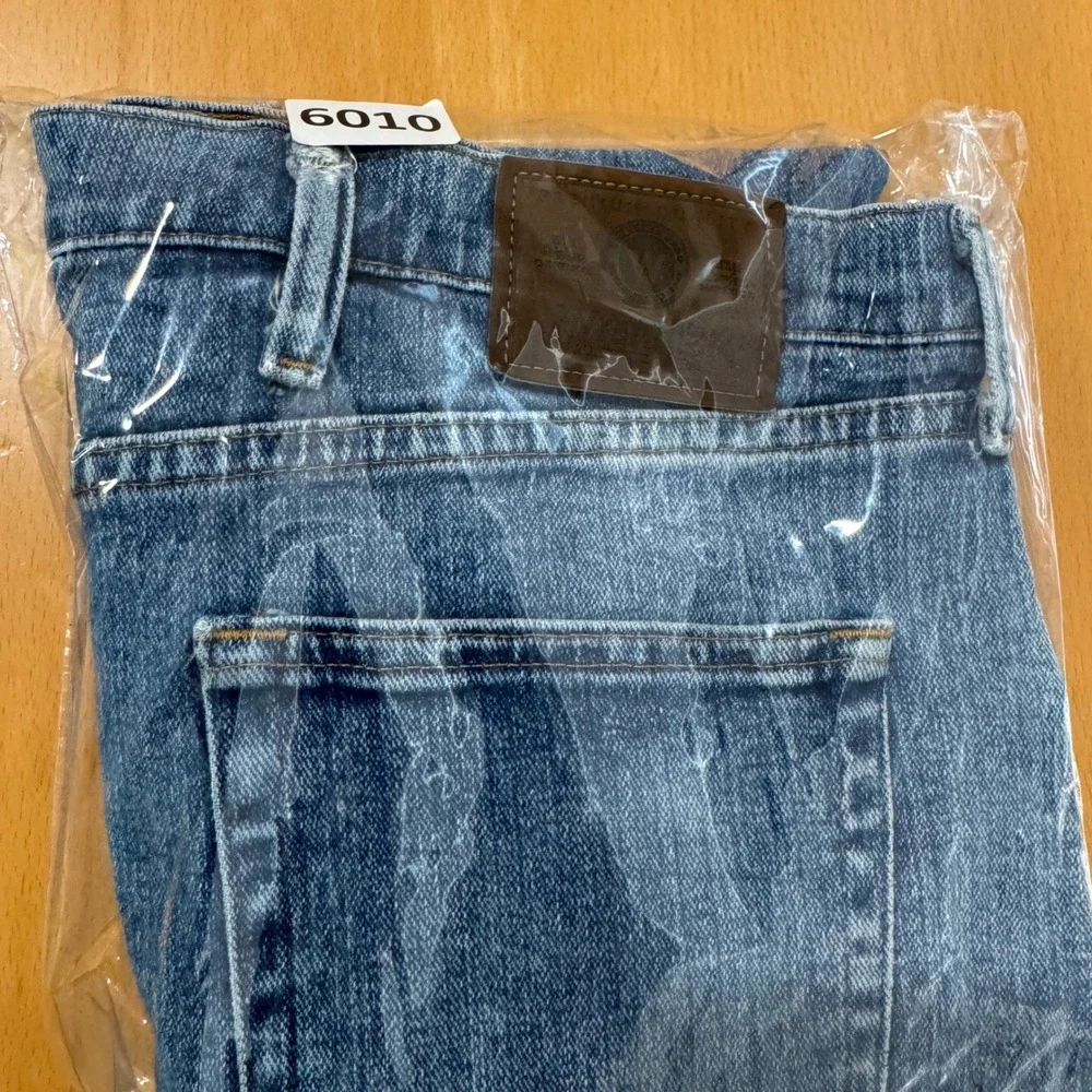 Wrangler Jeans Mens 44x28 Blue Authentic Relaxed Fit Straight Leg Denim Workwear